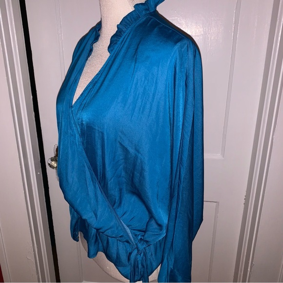 Womens v-neck wrap look blouse by Marc Jacobs size Small gorgeous blue color - Picture 4 of 8